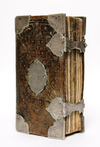 Engels kerkboek pearl bible antieke boeken bijbels kerkboeken zilveren beslag zeldzaam 18e eeuw peter dullaert heilige handel