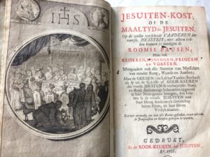 Titel: Jesuiten-kost, of de maaltyd der Jesuiten.. Schrijver: Steversloot, Laurentius. Uitgever: Kook-keuken van de Jesuiten (J. de Vivie, Leiden) 1726. Taal: Nederlands